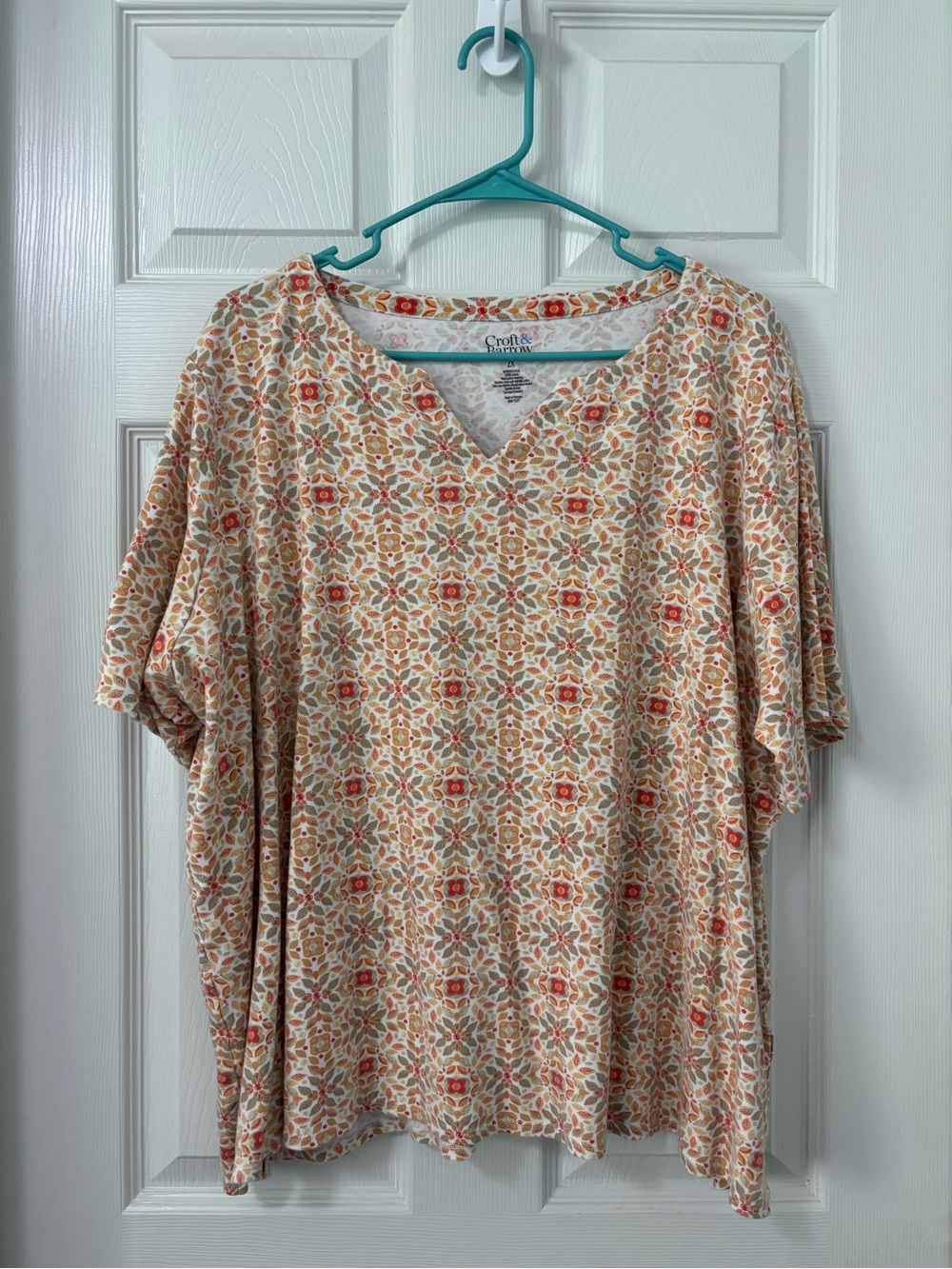 croft & barrow Cream Floral V-Neck Short Sleeve Top with Orange Accents